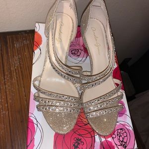 Size 8 Amelia grace gold heels